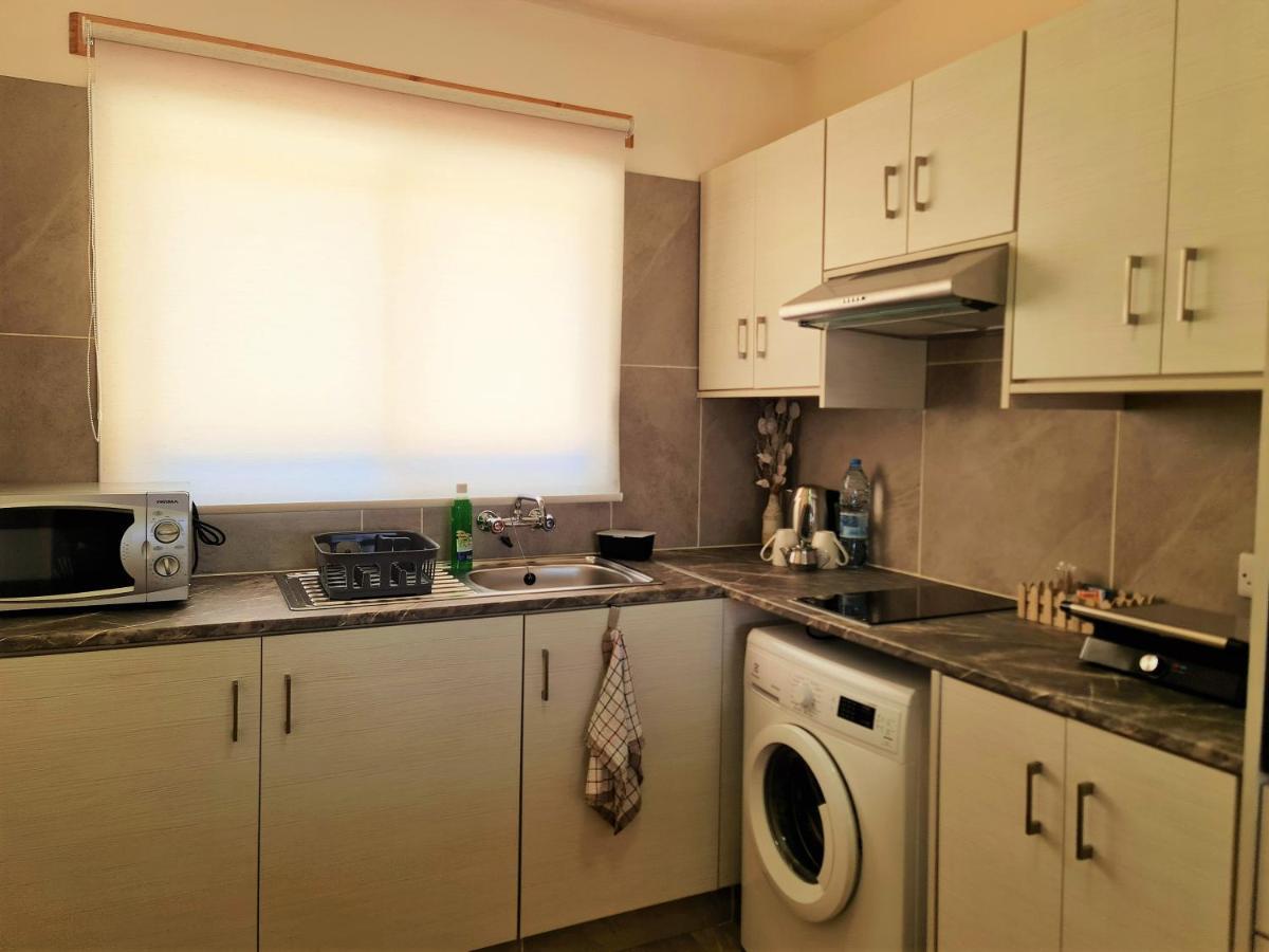 Leucolla Hill & Sea Apartment Протарас Екстериор снимка