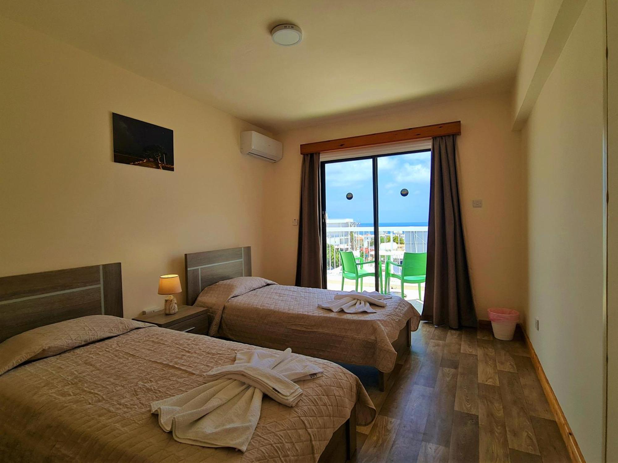 Leucolla Hill & Sea Apartment Протарас Екстериор снимка