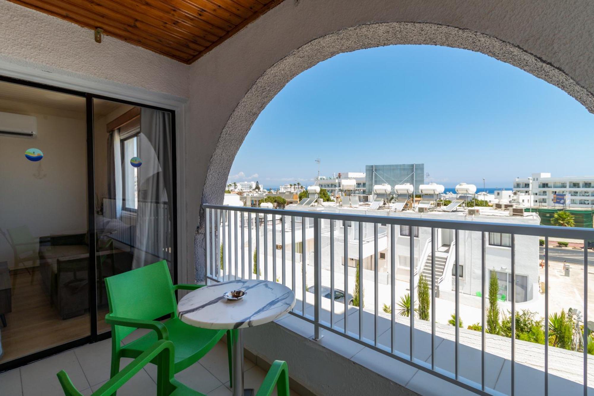 Leucolla Hill & Sea Apartment Протарас Стая снимка