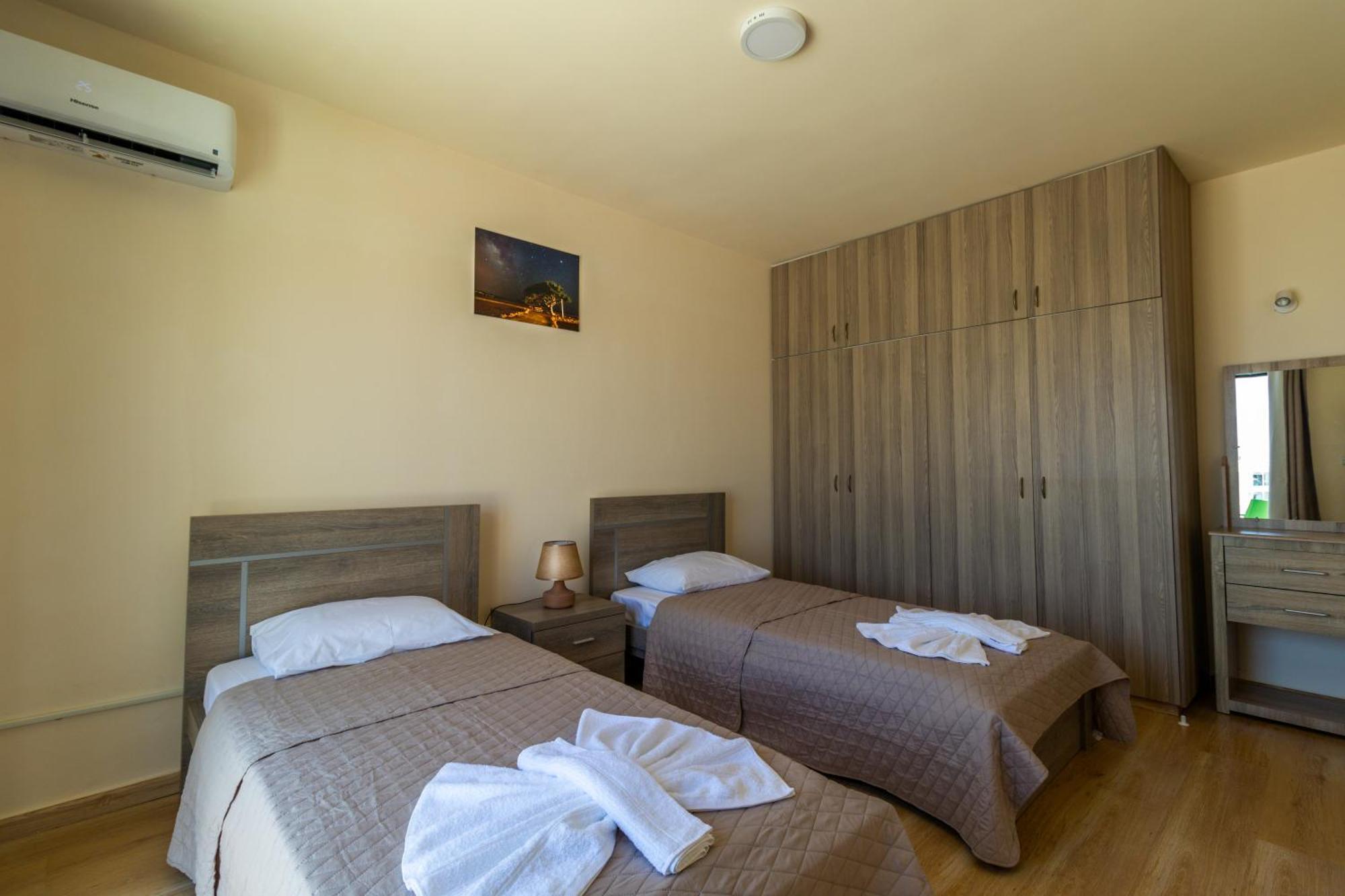 Leucolla Hill & Sea Apartment Протарас Стая снимка
