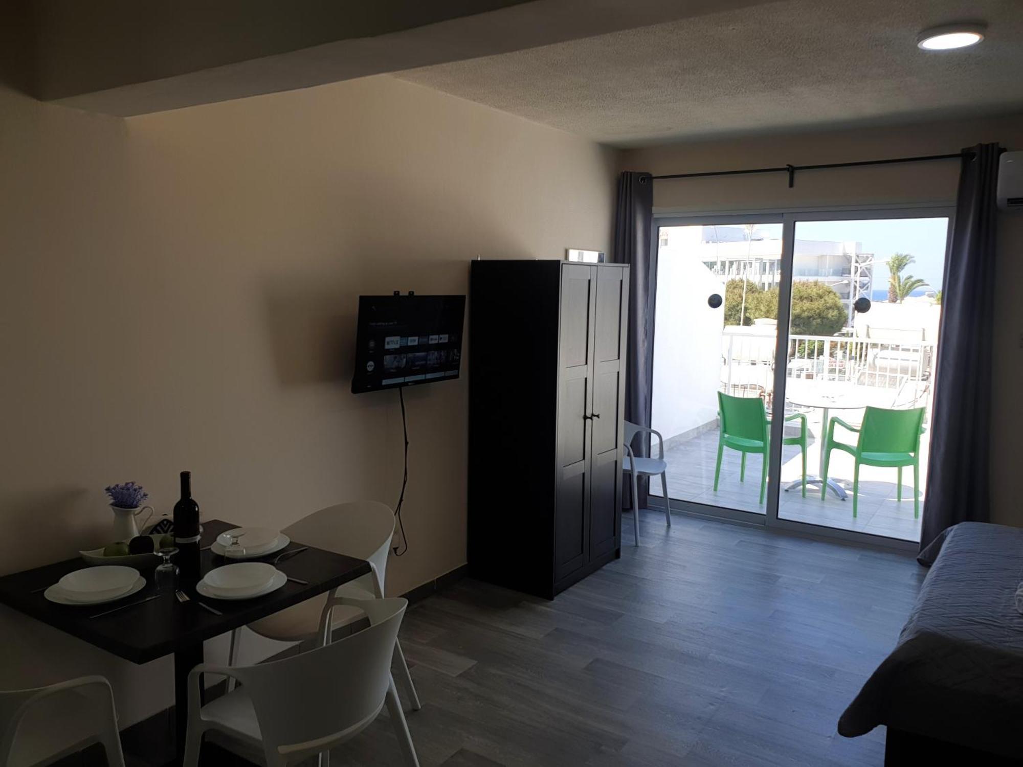 Leucolla Hill & Sea Apartment Протарас Екстериор снимка
