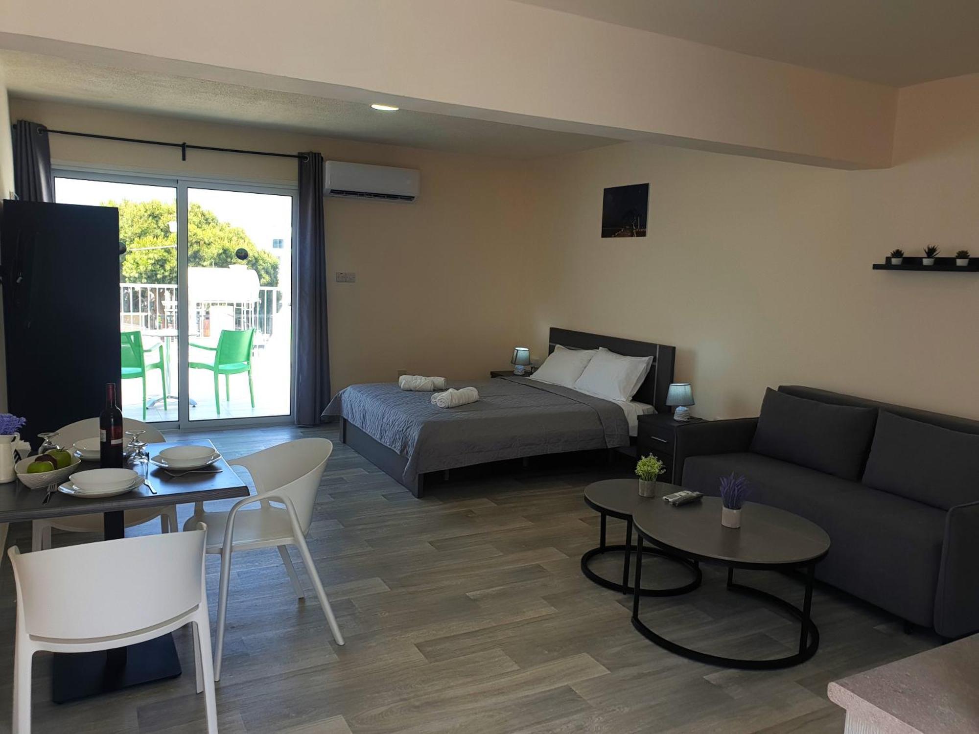 Leucolla Hill & Sea Apartment Протарас Екстериор снимка