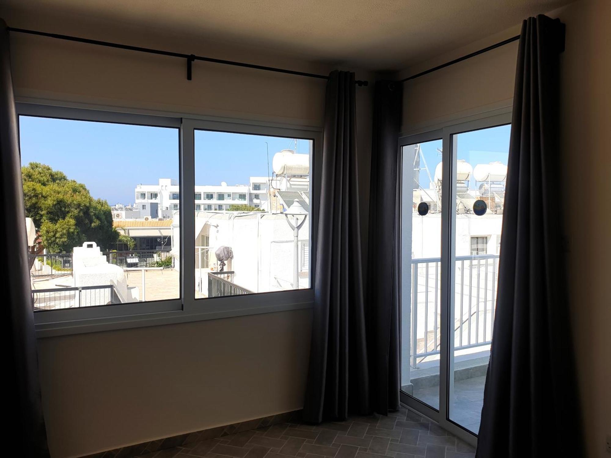 Leucolla Hill & Sea Apartment Протарас Екстериор снимка