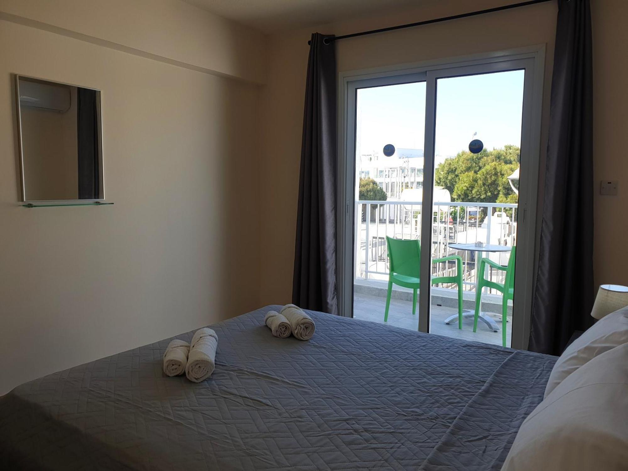 Leucolla Hill & Sea Apartment Протарас Екстериор снимка